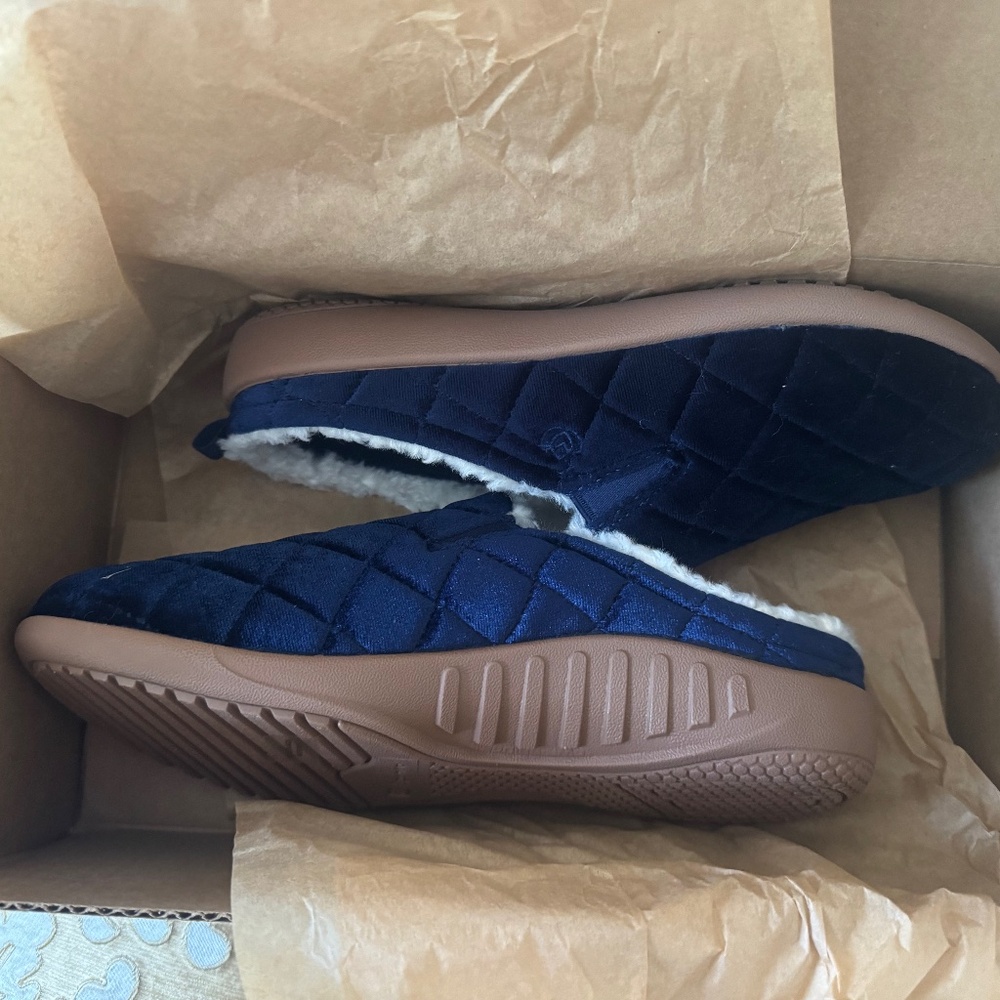 Women’s Quilted Navy Slip-On Slippers